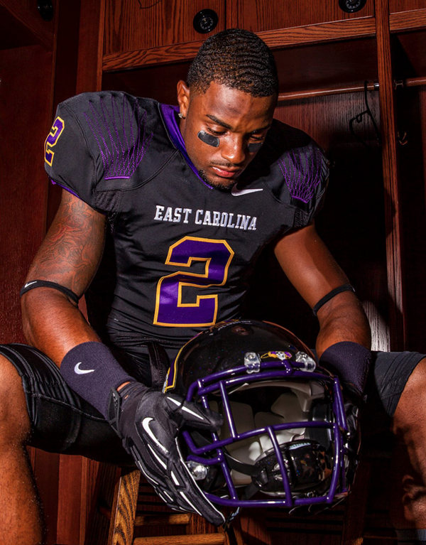 East Carolina players go wild for new all black uniforms