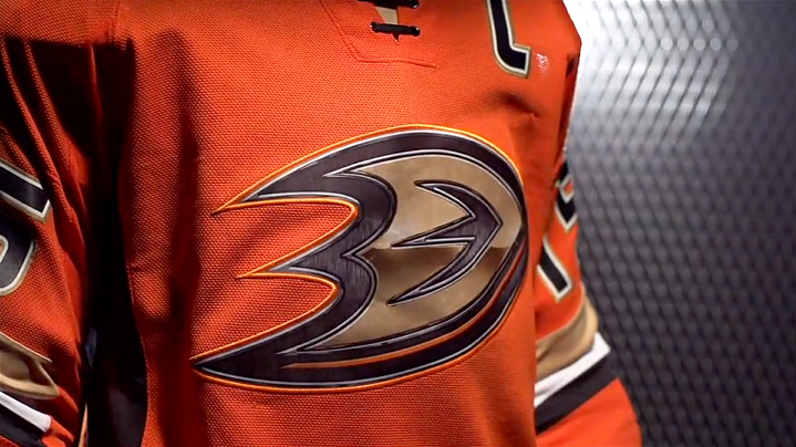 Kings, Ducks reveal jerseys for outdoor game