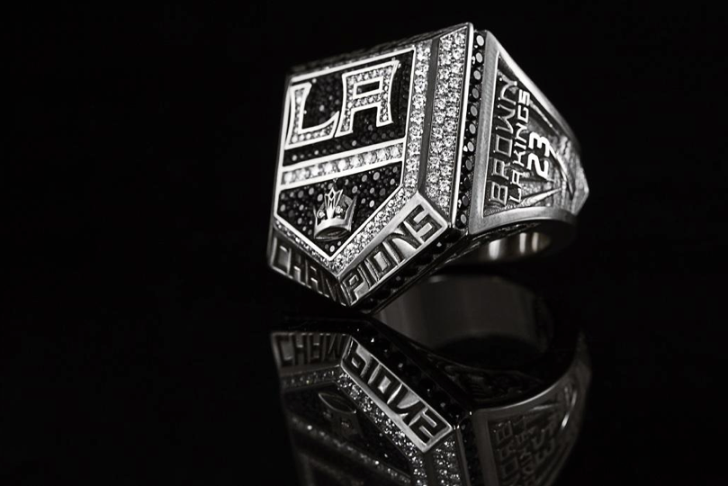 NHL: Kings get rings, raise Stanley Cup banner - CBS News